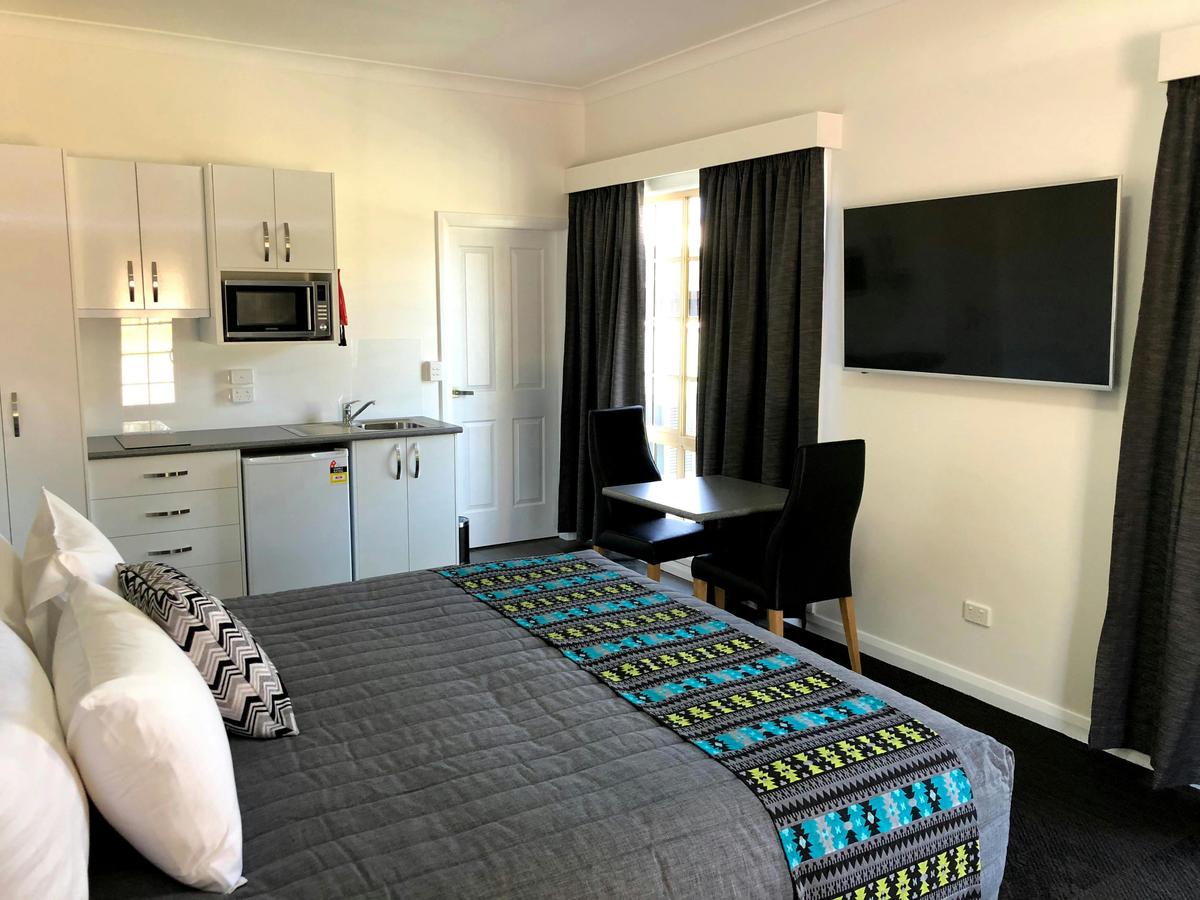 King Spa Suite at The Leeton Heritage Motor Inn