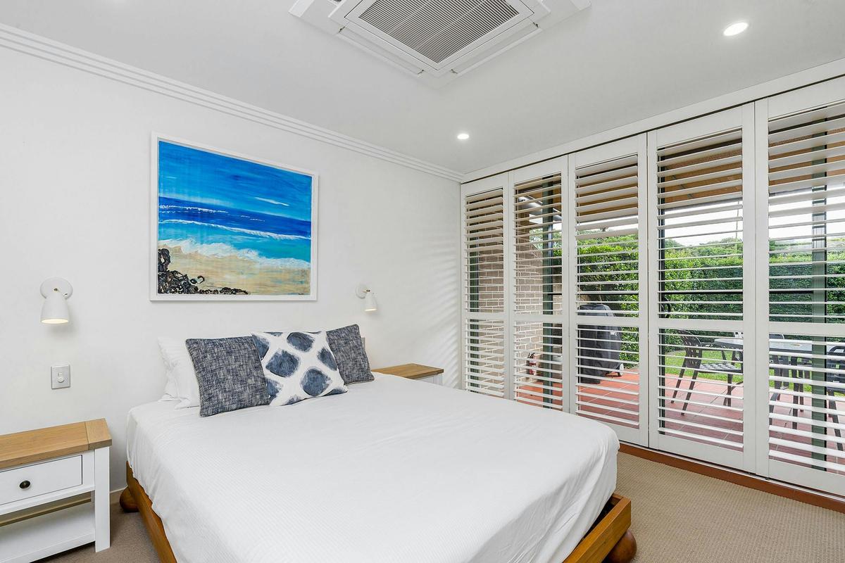 3 James Cook Apartments - Byron Bay - Bedroom 1