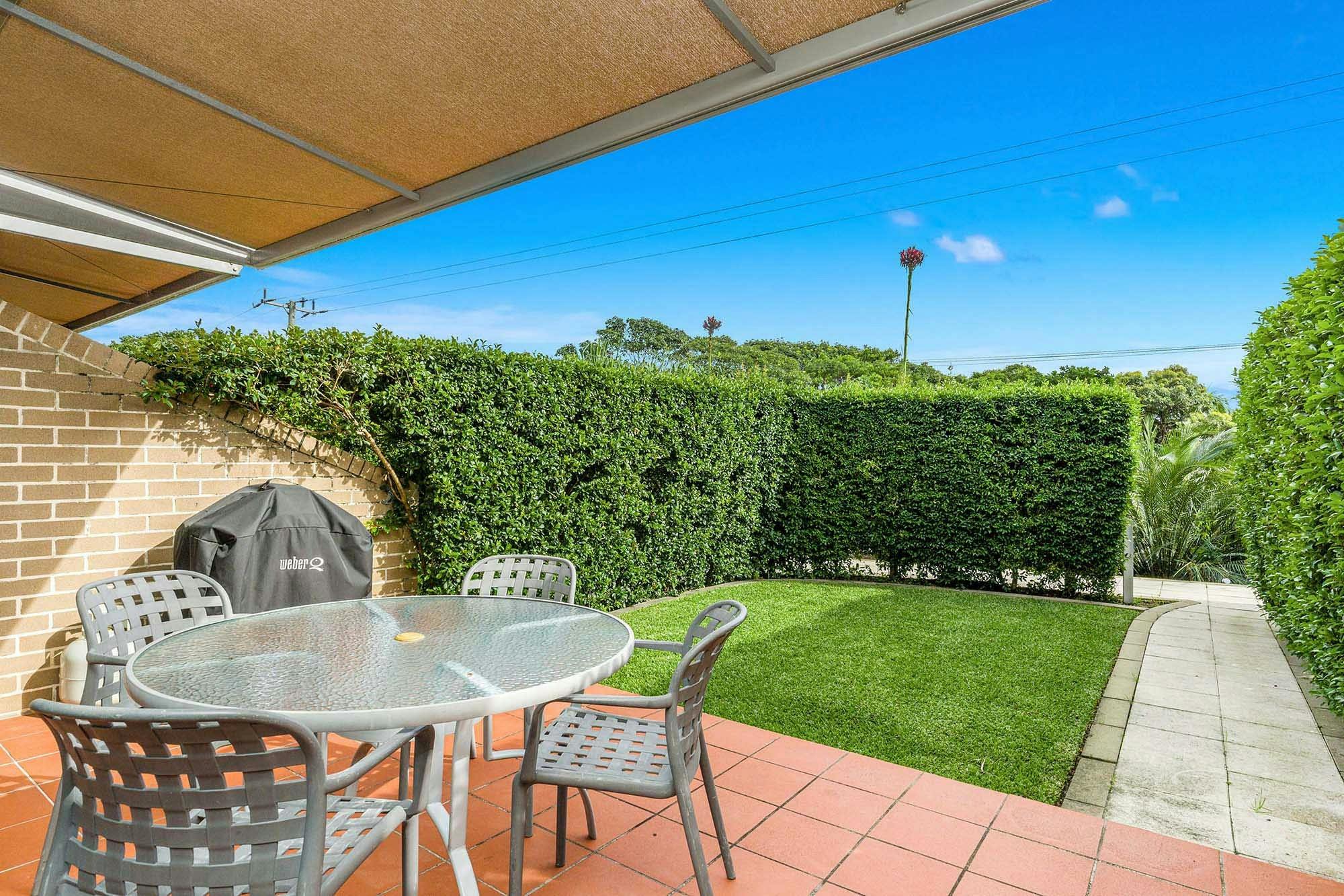 3 James Cook Apartments - Byron Bay - Outdoor Dining and BBQ