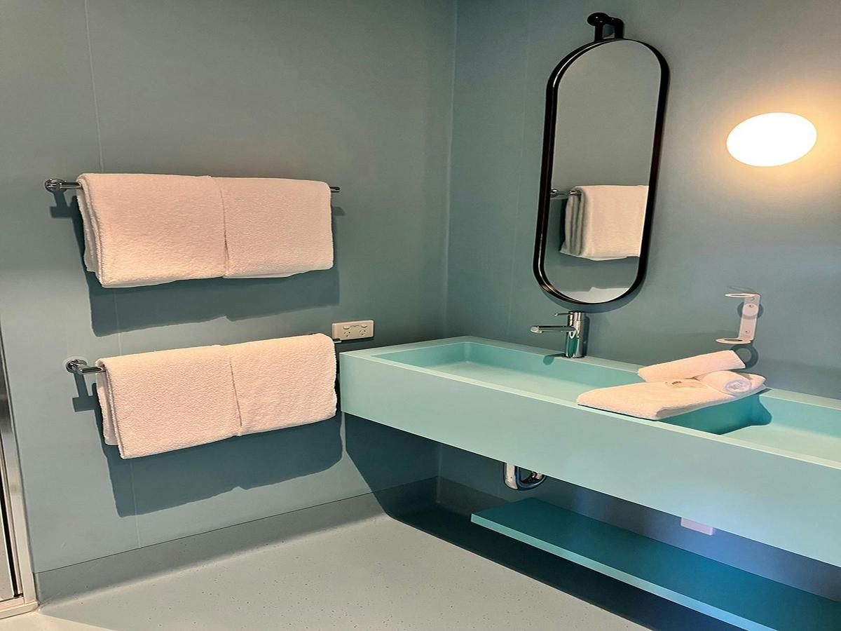 the Lodge bathroom
