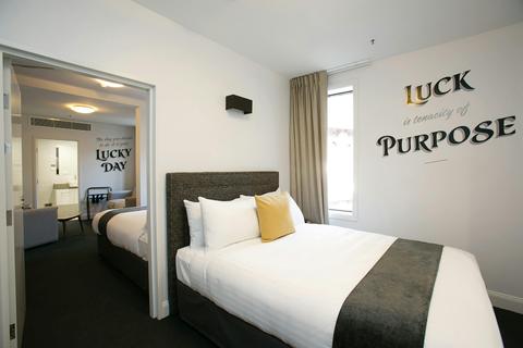 Adj Deluxe Suite