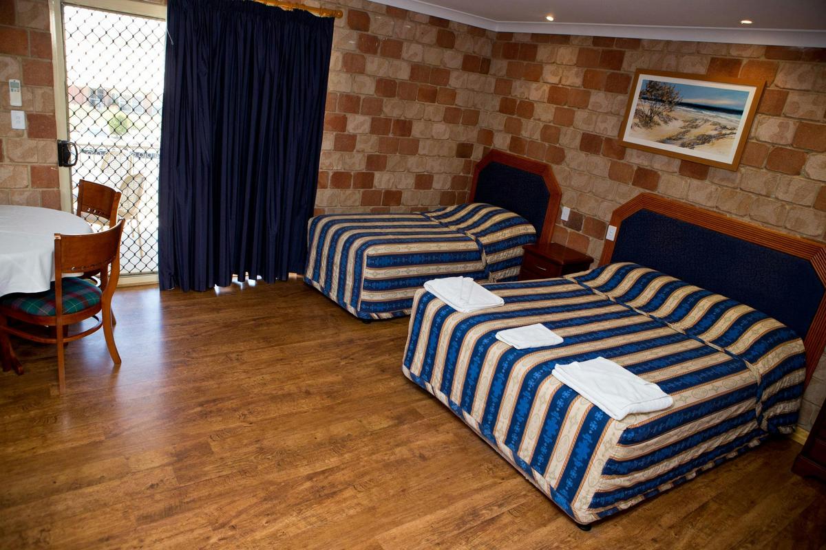 Eastern One Bedroom Suite - Beds