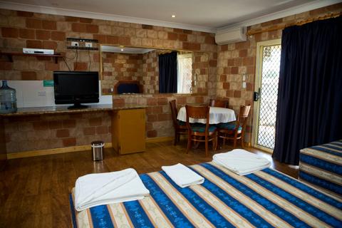 Eastern One Bedroom Suite - Dining and Television