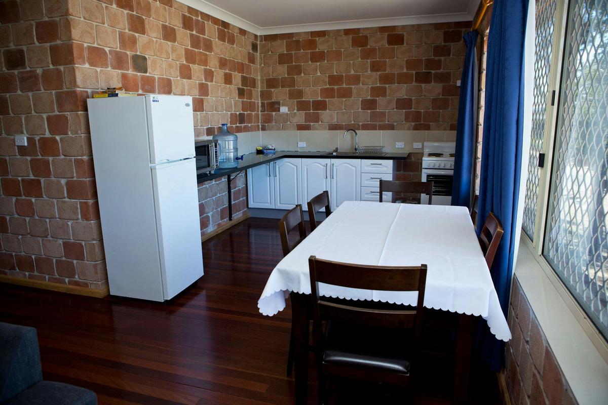 Southern Two Bedroom Apartment - Dining & Kitchen