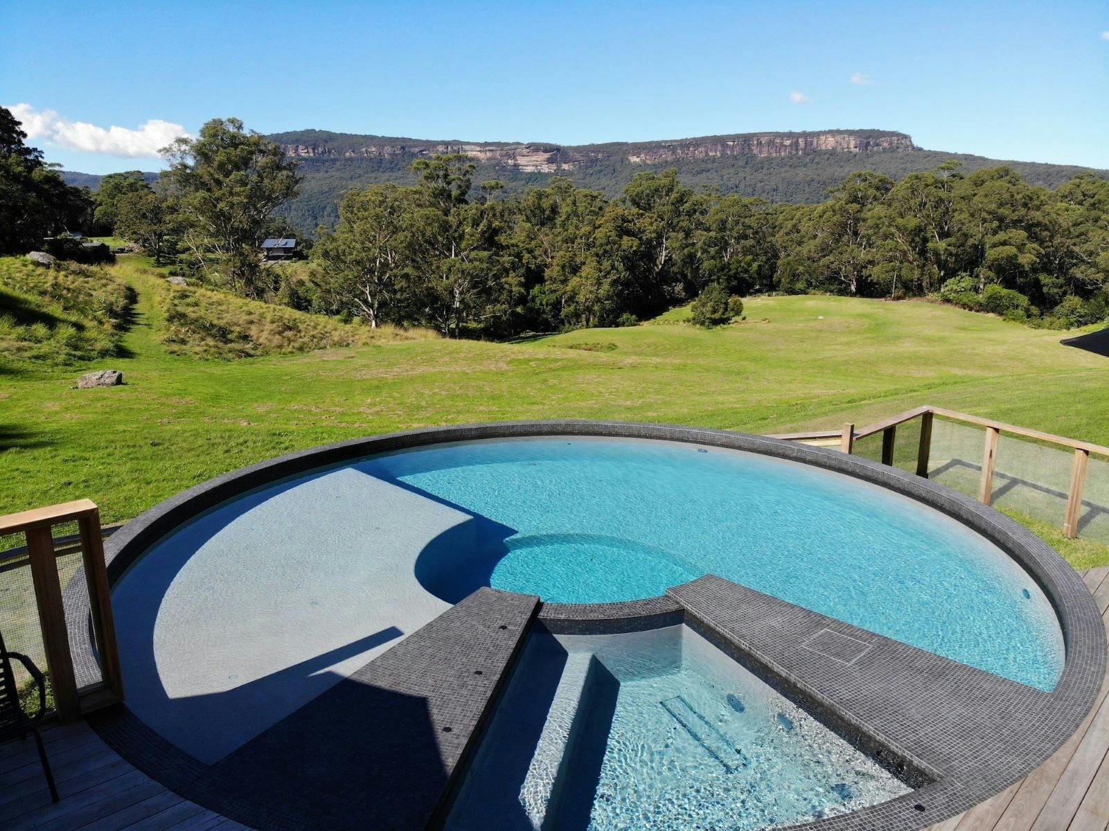 now features an 8.5 metre round pool, enhancing its allure in the Upper Kangaroo River landscape.