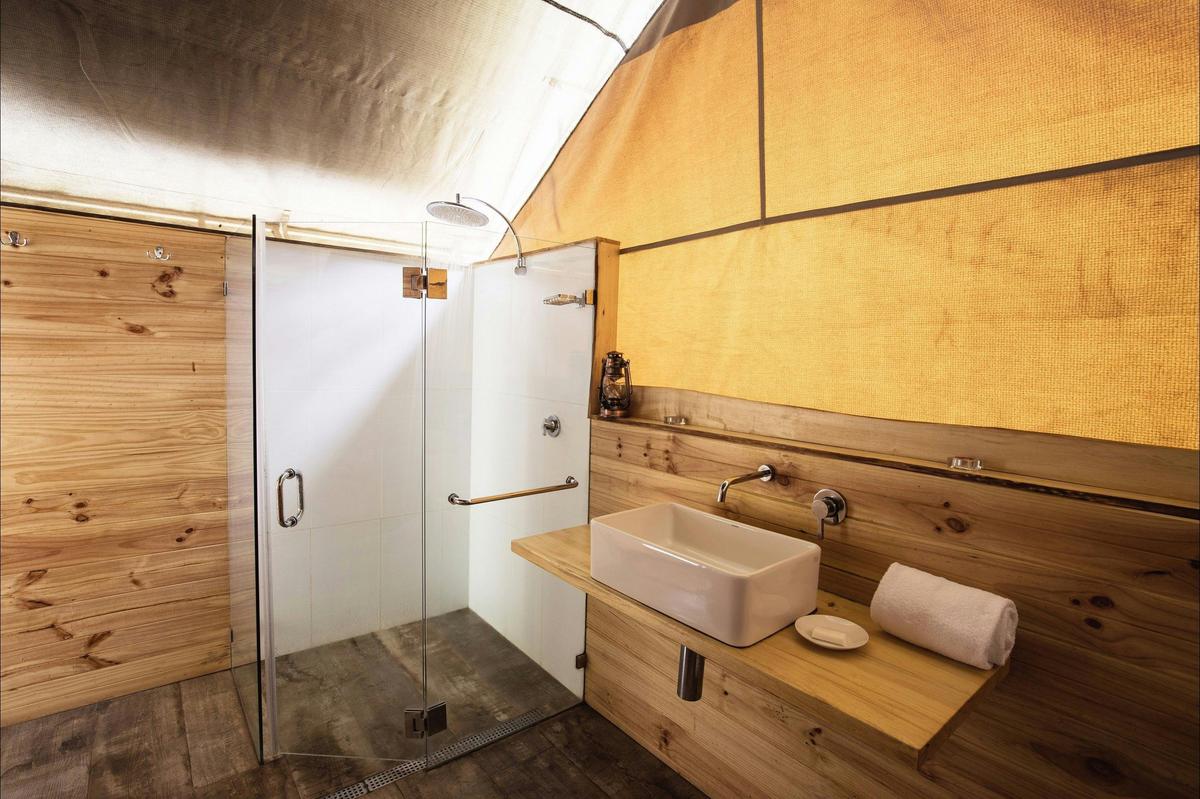 Glamping = luxury camping