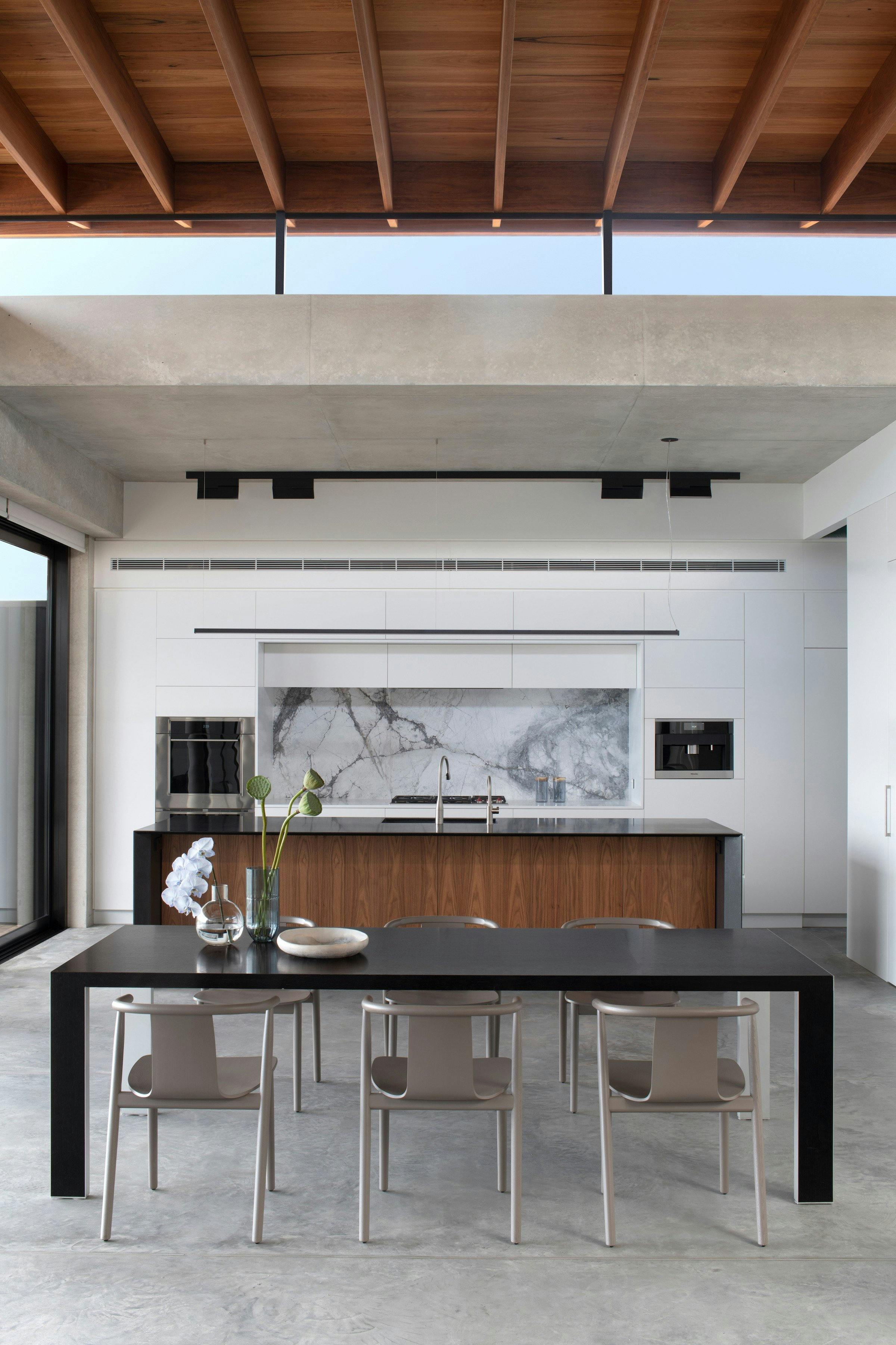 The well equipped kitchen