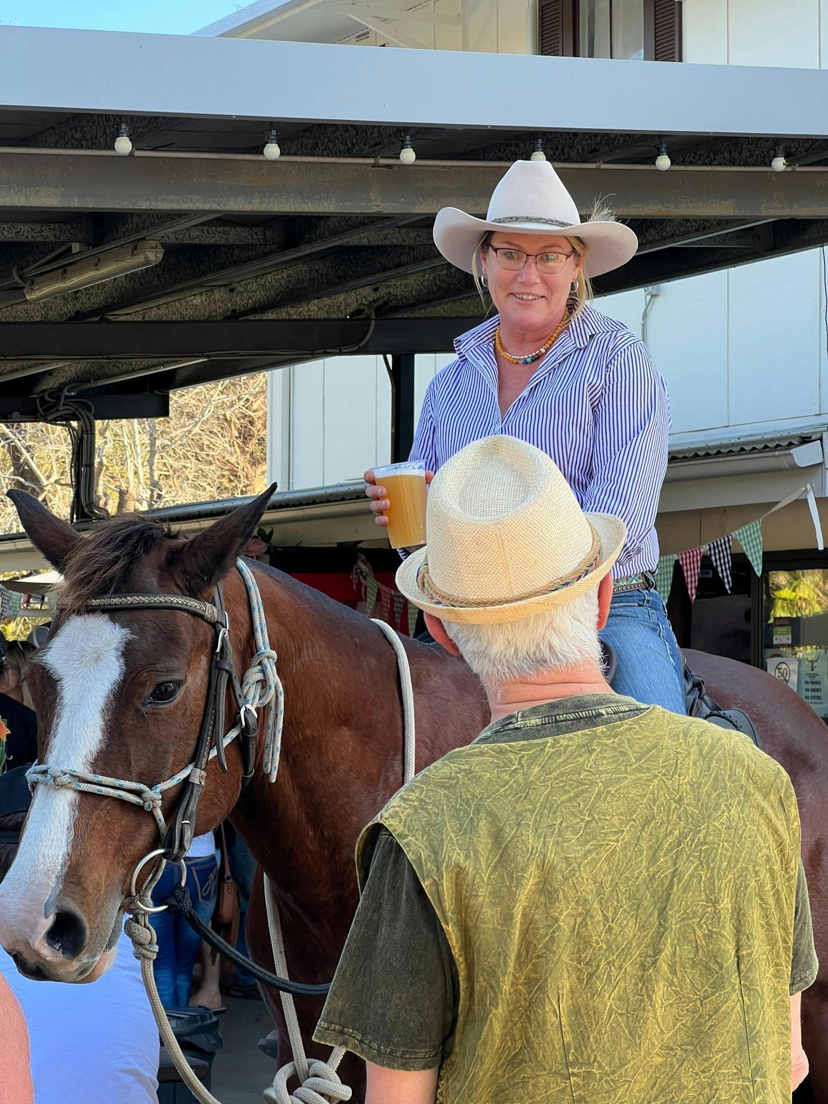 Horse pulls up at the pub
