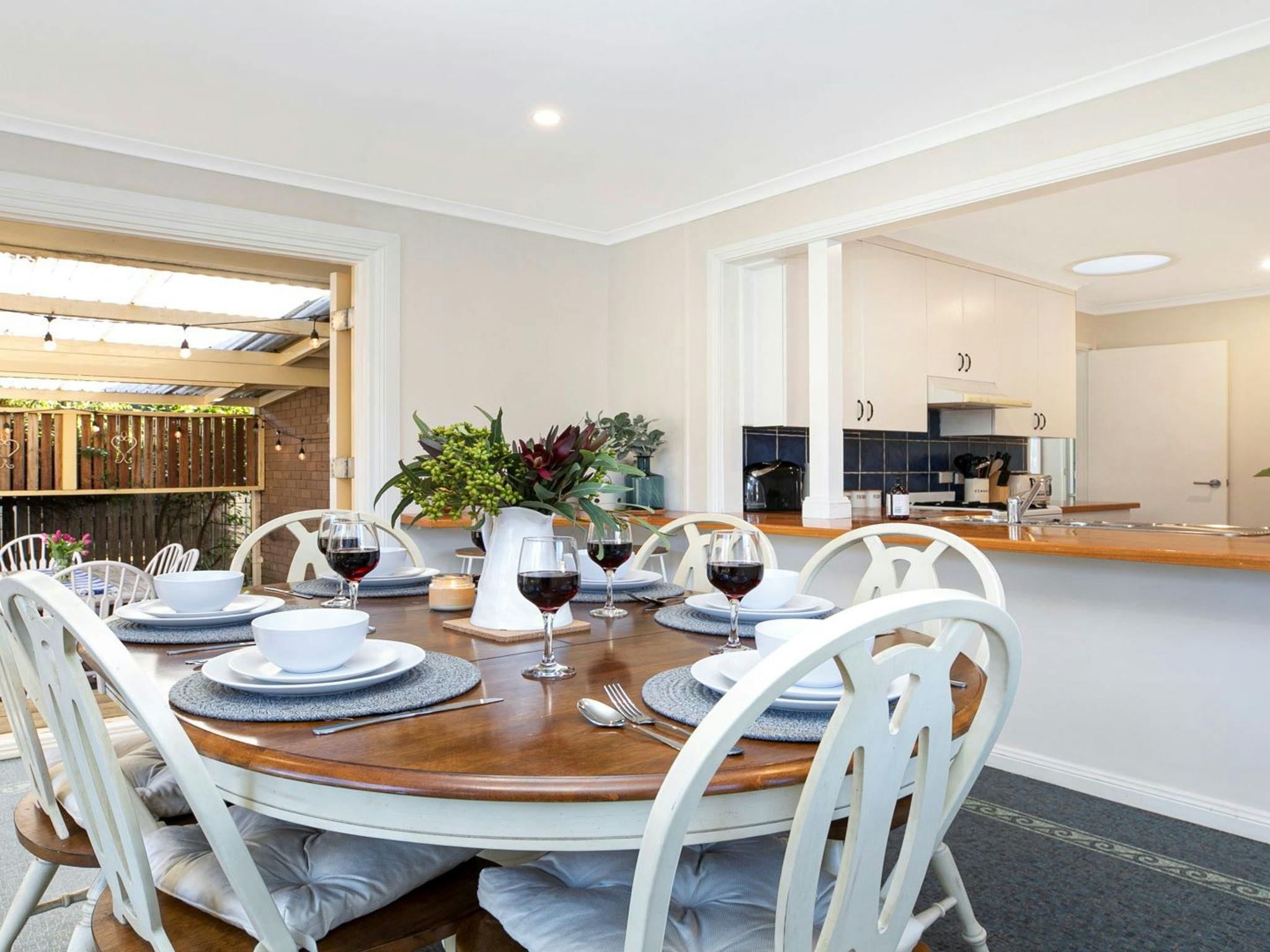 Reverse cycle air conditioning in the kitchen and dinging room 