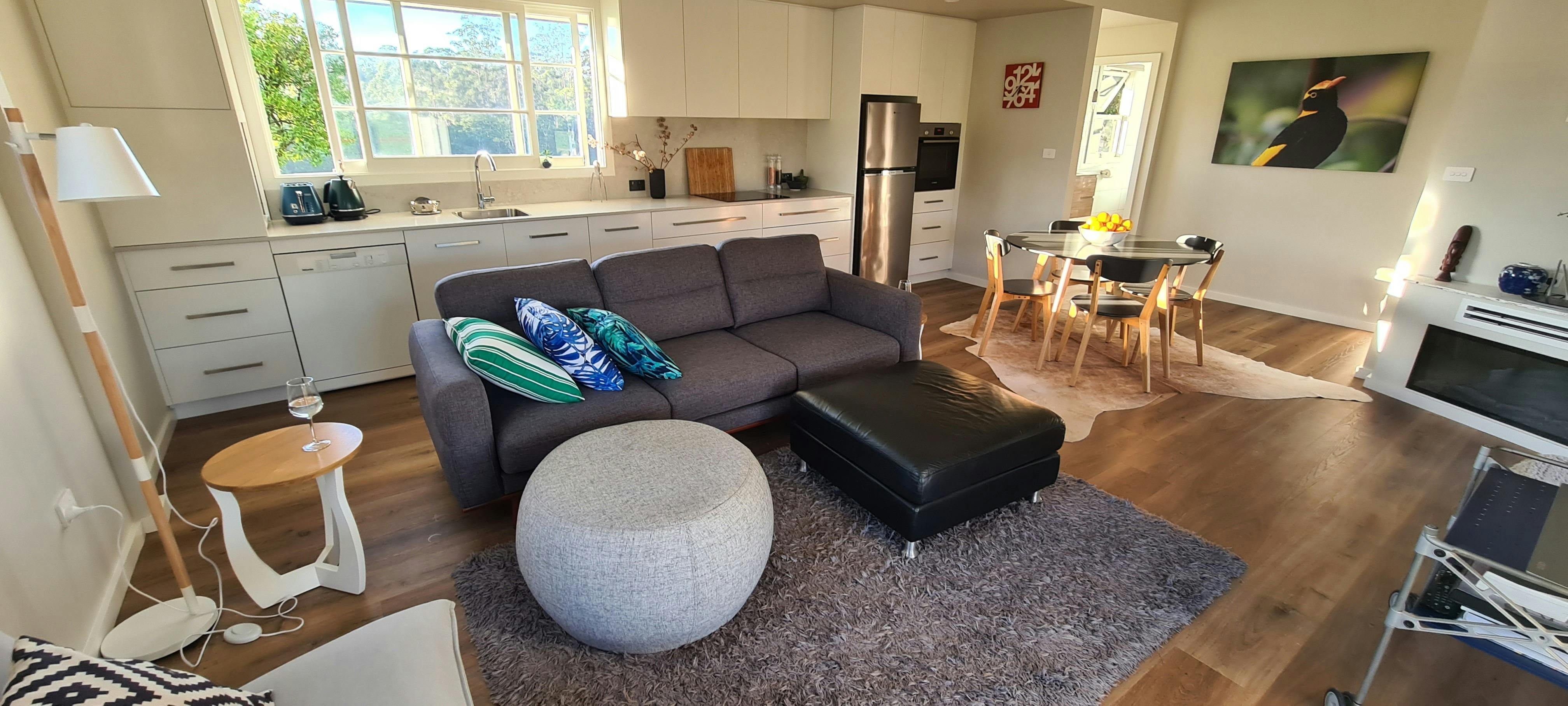 he Regent Cottage is fully self-contained with luxury fixtures and fittings