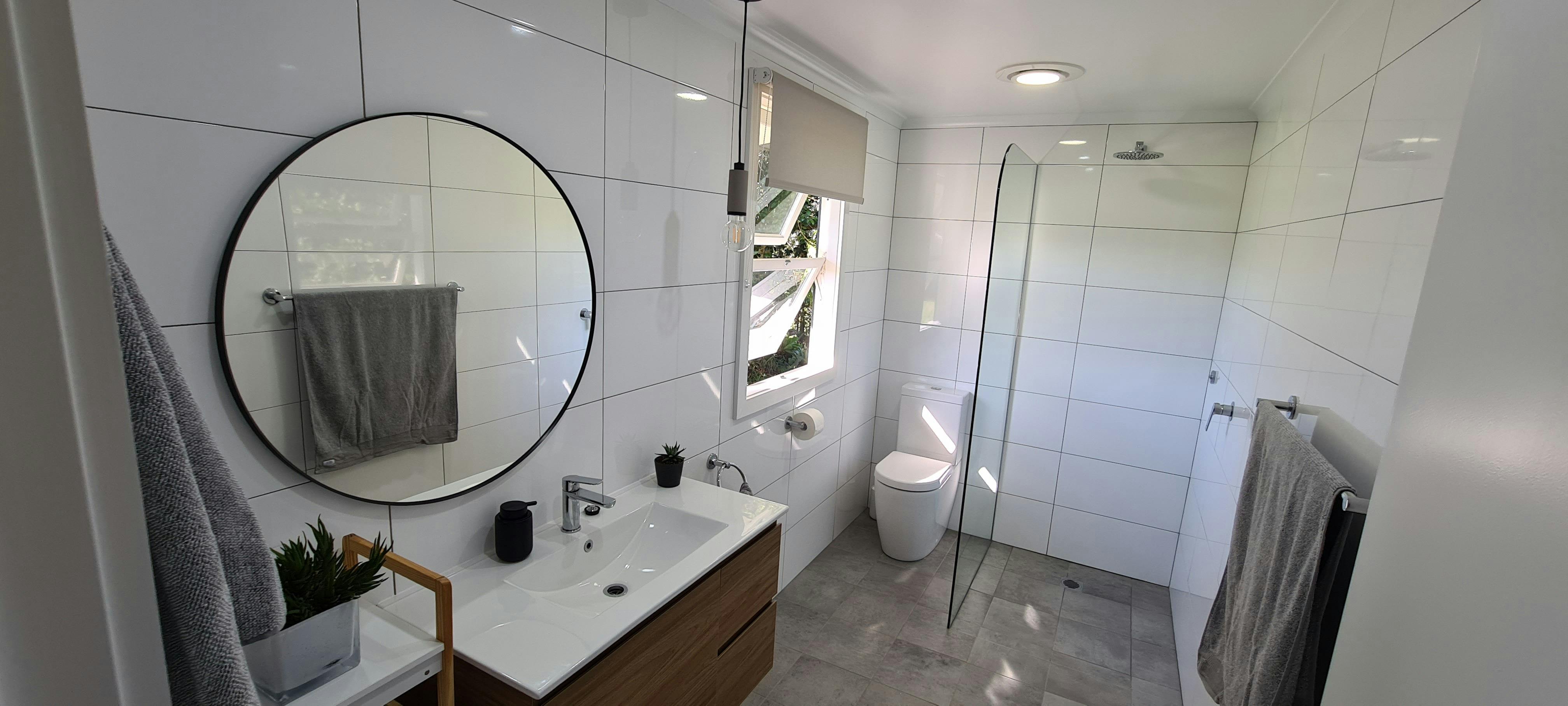 Luxury Bathroom The Regent Cottage is fully self-contained with luxury fixtures and fittings