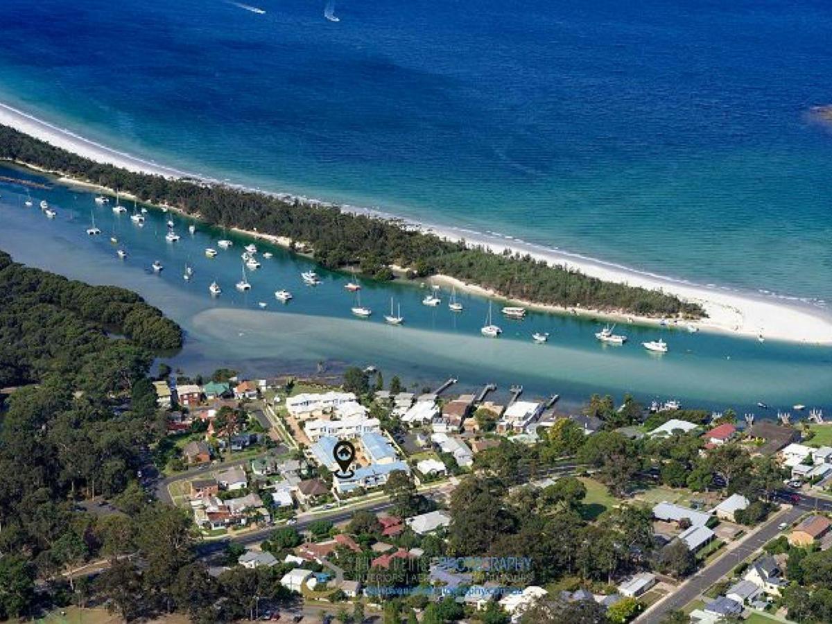 The Porthole of Huskisson