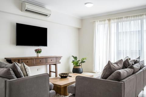 2 Bedroom Deluxe - Living