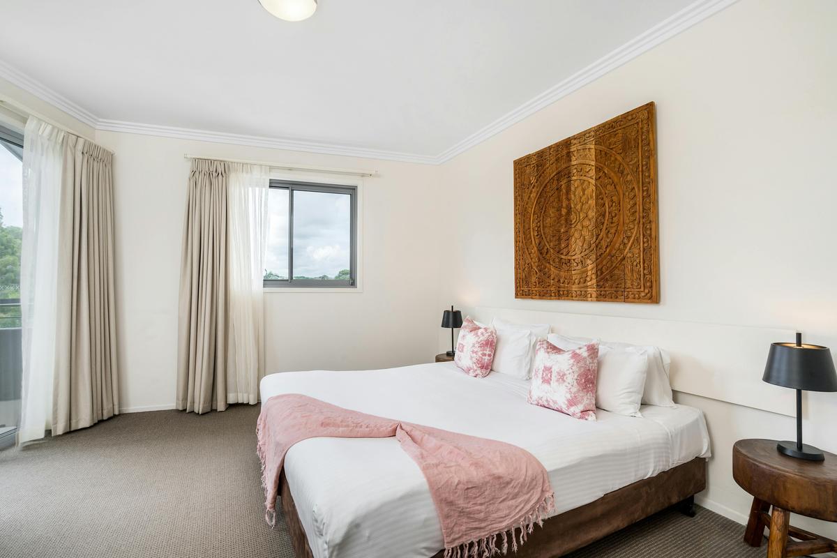 2 Bedroom Deluxe Apartment - Bedroom 2