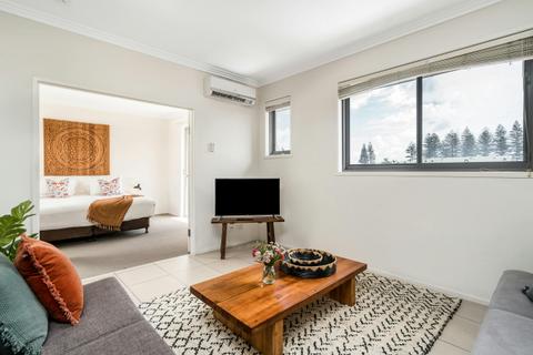 1 Bedroom Deluxe Apartment - Living/Bedroom