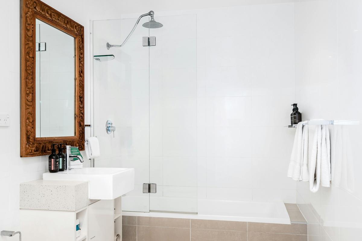 3 Bedroom Deluxe Apartment - Bathroom