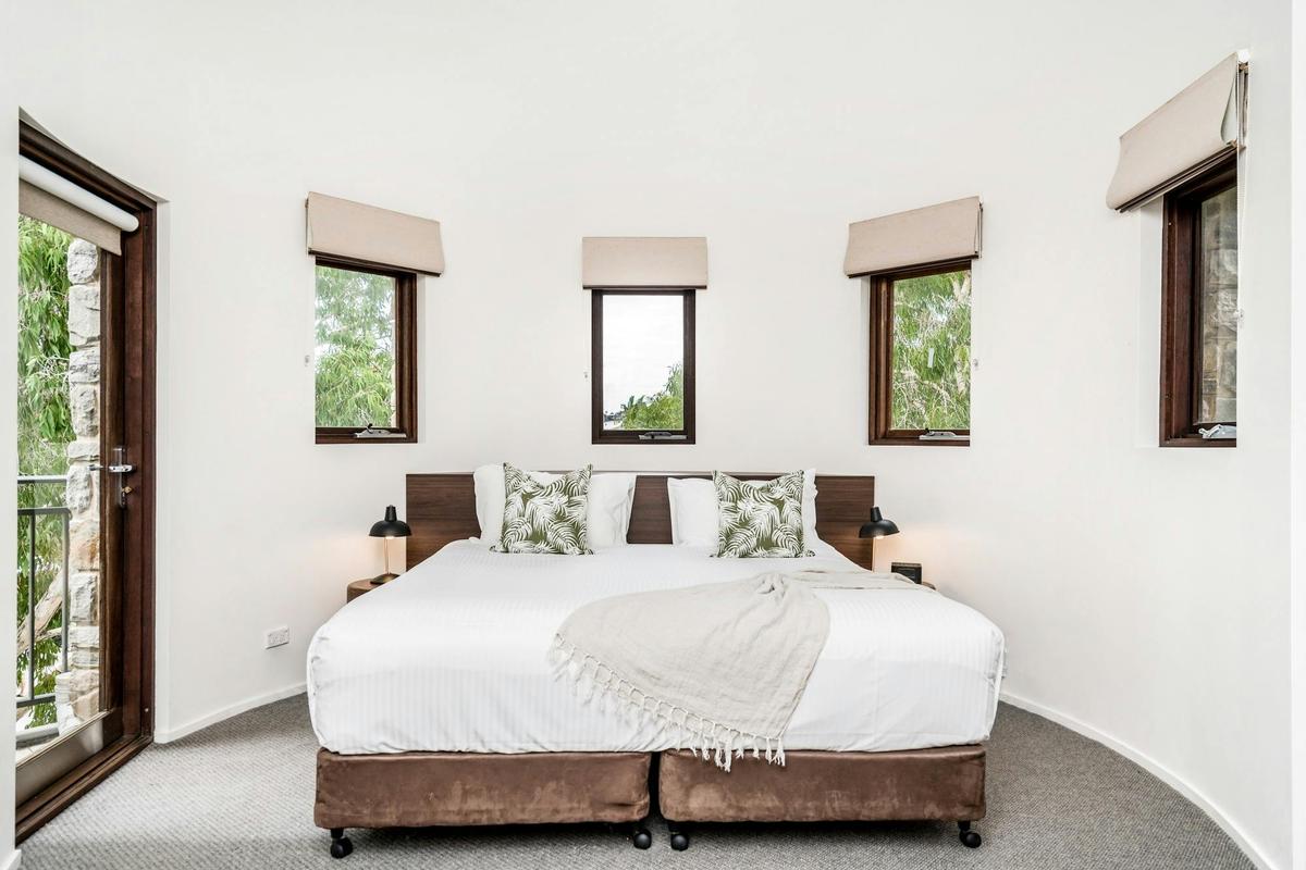 Byron Bay Hotel and Apartment_Deluxe Three Bedroom Apartment_Bedroom