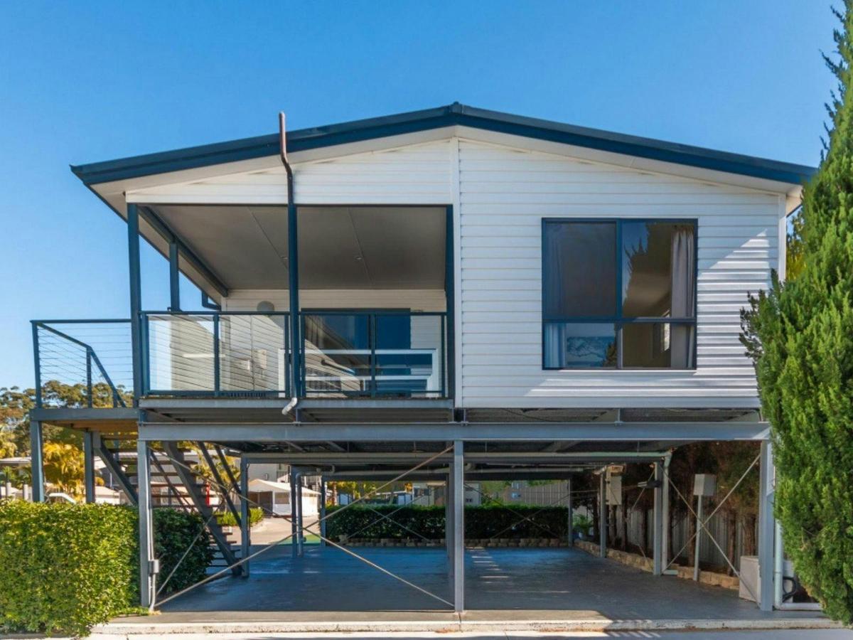Deluxe Waterfront Spa Villa | Tasman Holiday Parks - Jervis Bay