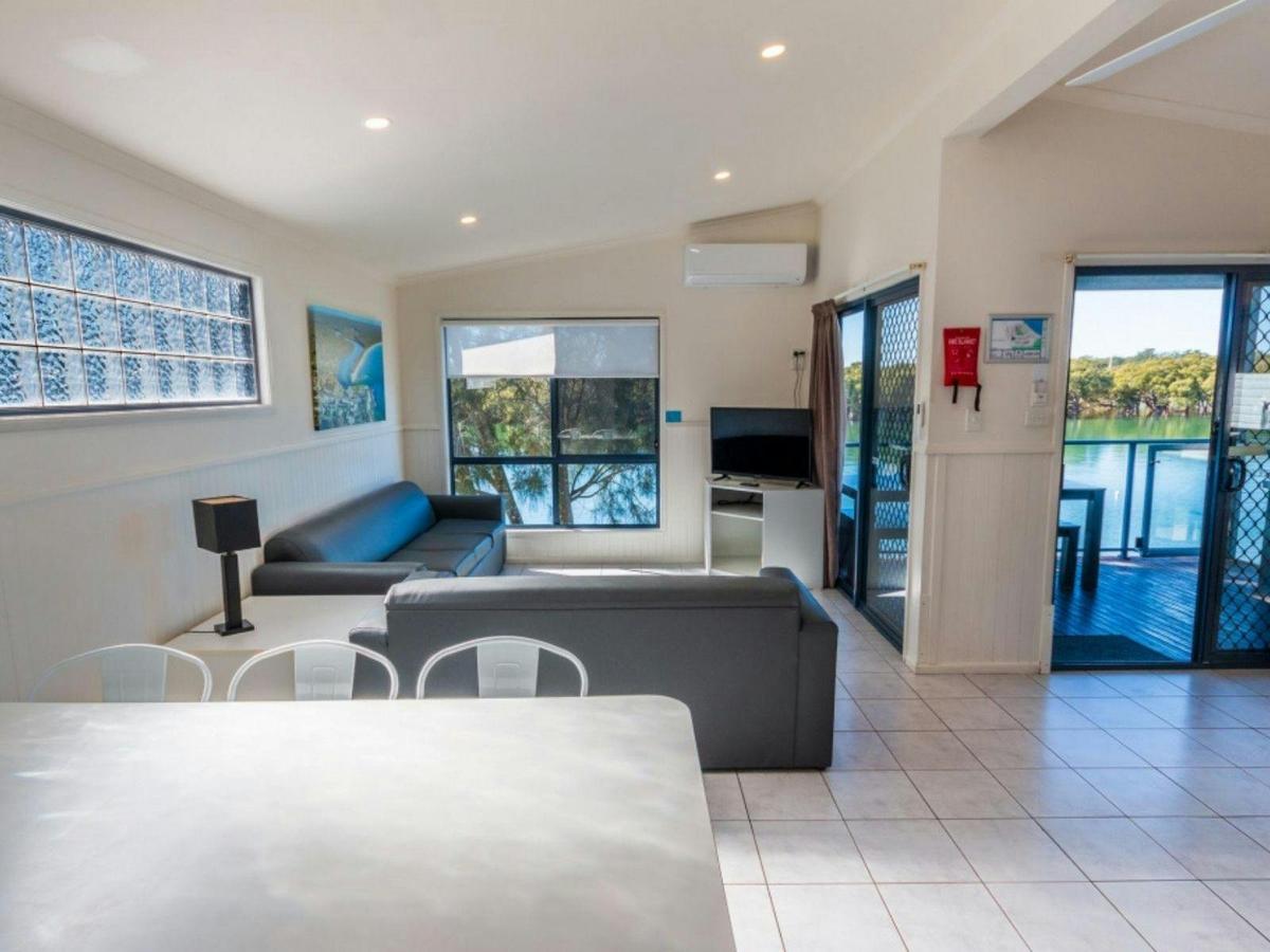 Deluxe Waterfront Spa Villa | Tasman Holiday Parks - Jervis Bay