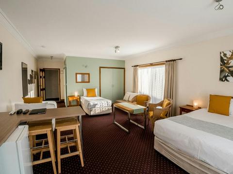 The Henry Parkes Motel and Cottage Tenterfield