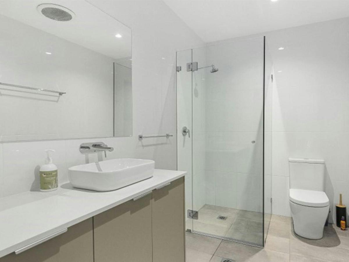 The bathroom at The Residence in New England National Park. Photo: Mitchell Franzi &copy; DPIE