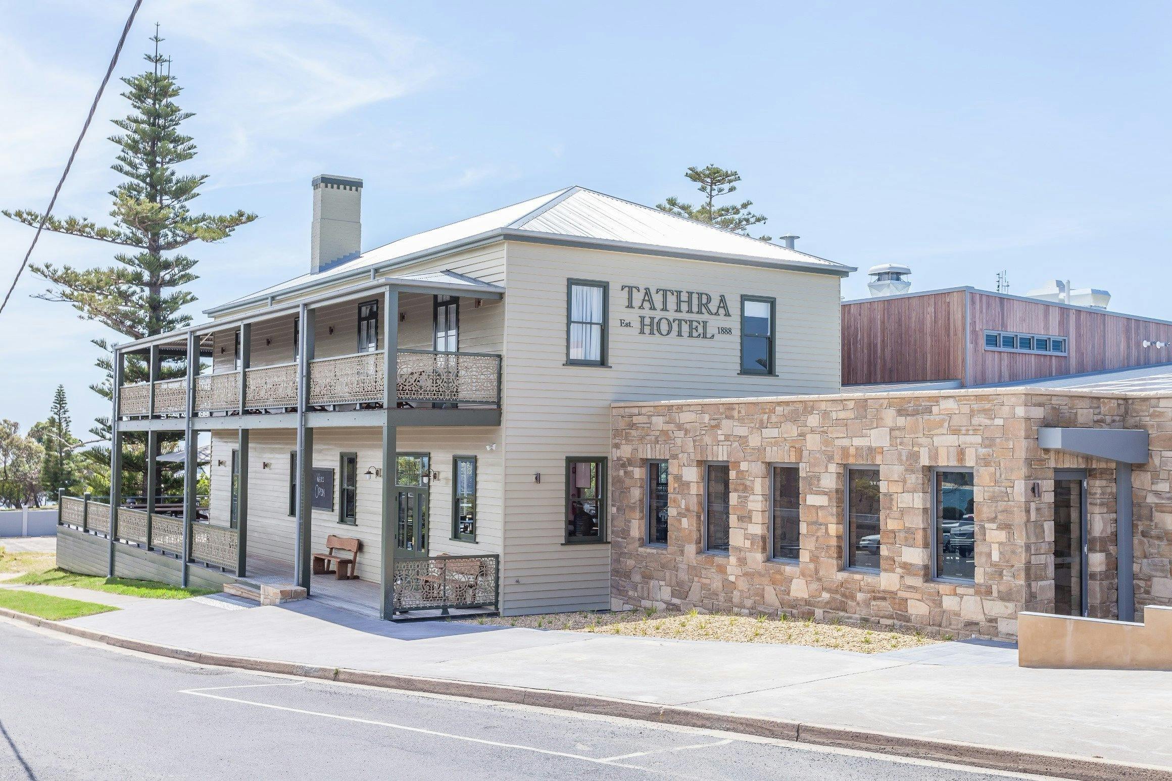 Tathra Hotel is family friendly heritage listed hotel.