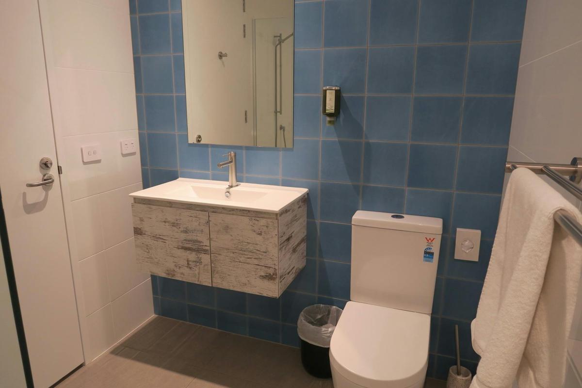 Tathra Hotel Oceanfront Room bathroom