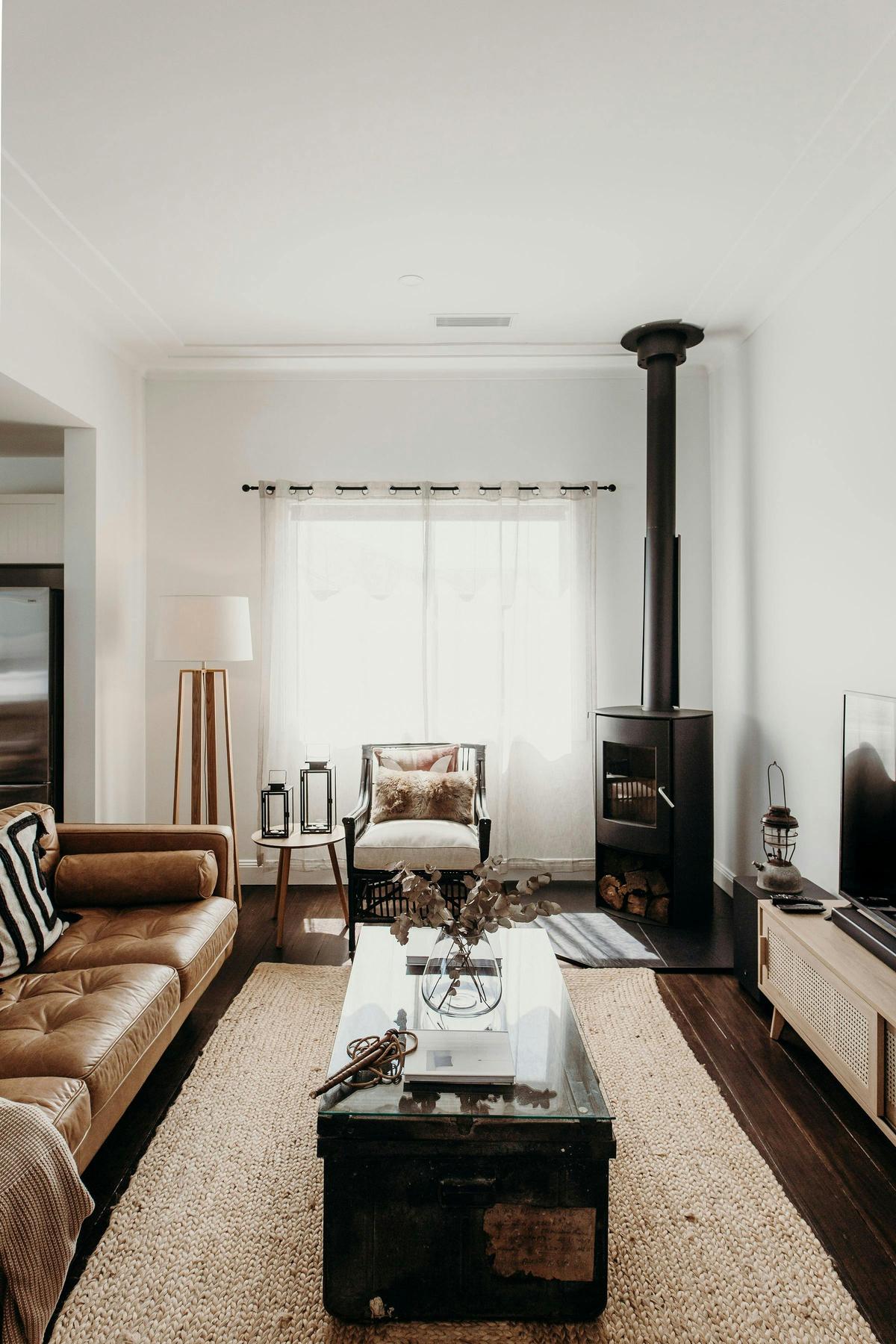 Super comfy worn leather lounge, steamship trunk coffee table, 65cm Smart TV and JBL soundbar and Ne