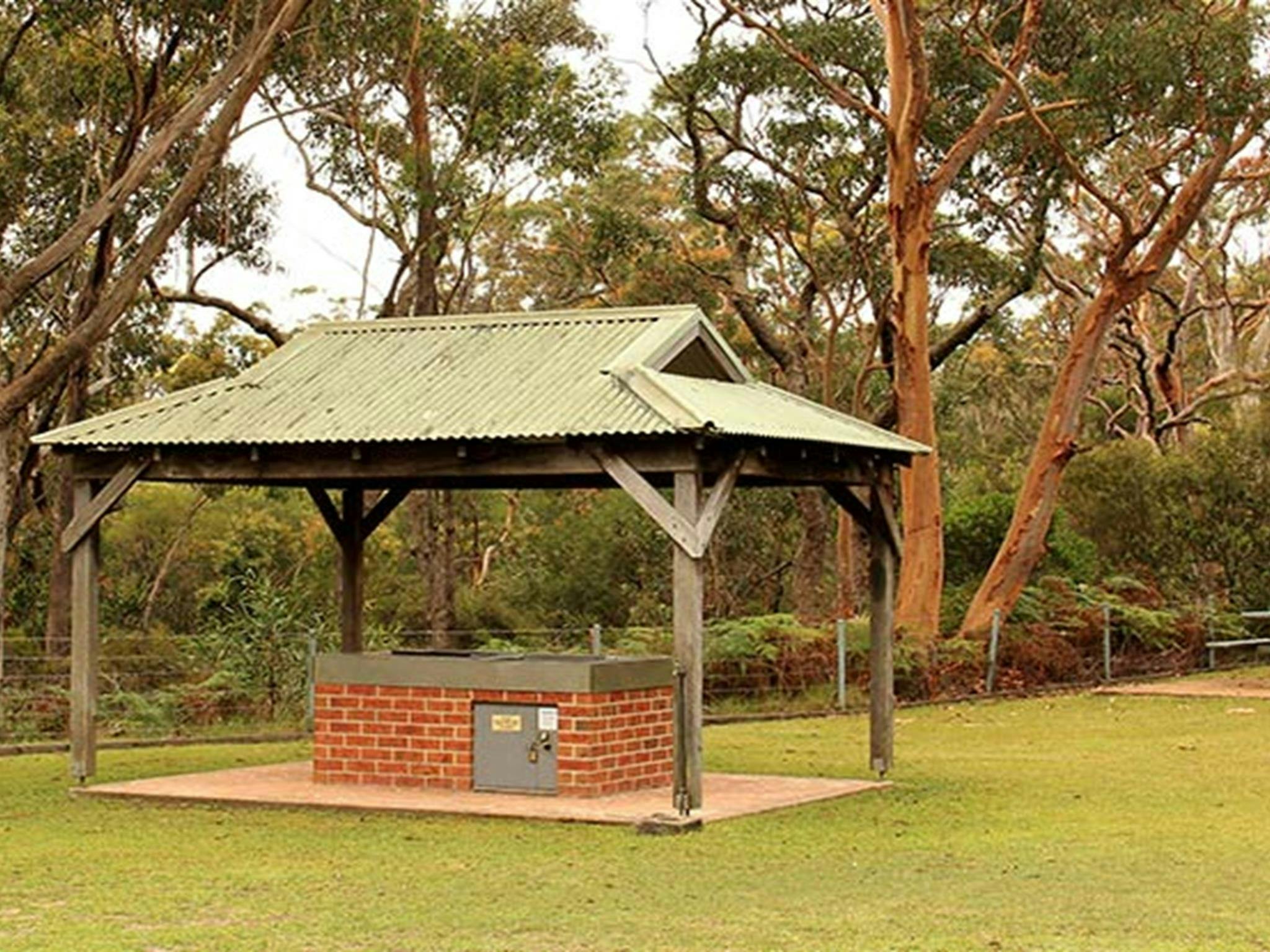 Girrakool picnic area, Brisbane Water National Park. Photo: John Yurasek &copy; OEH