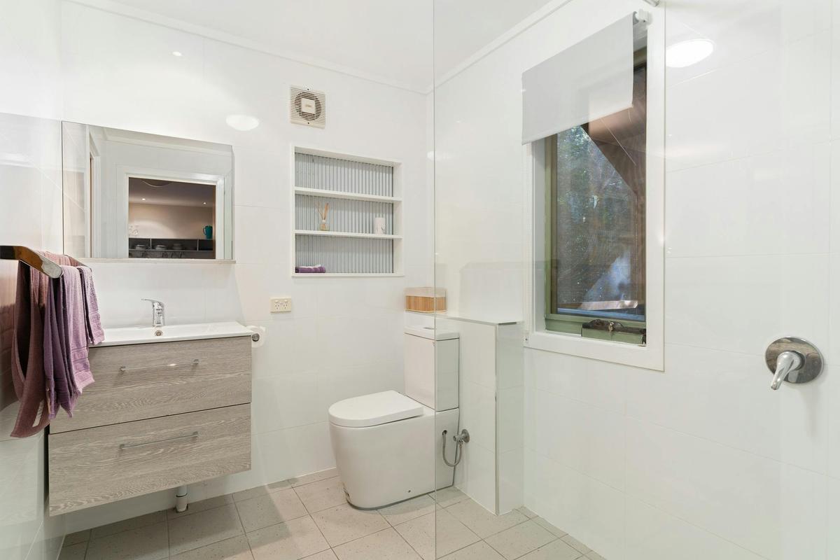 cabin 9 bathroom