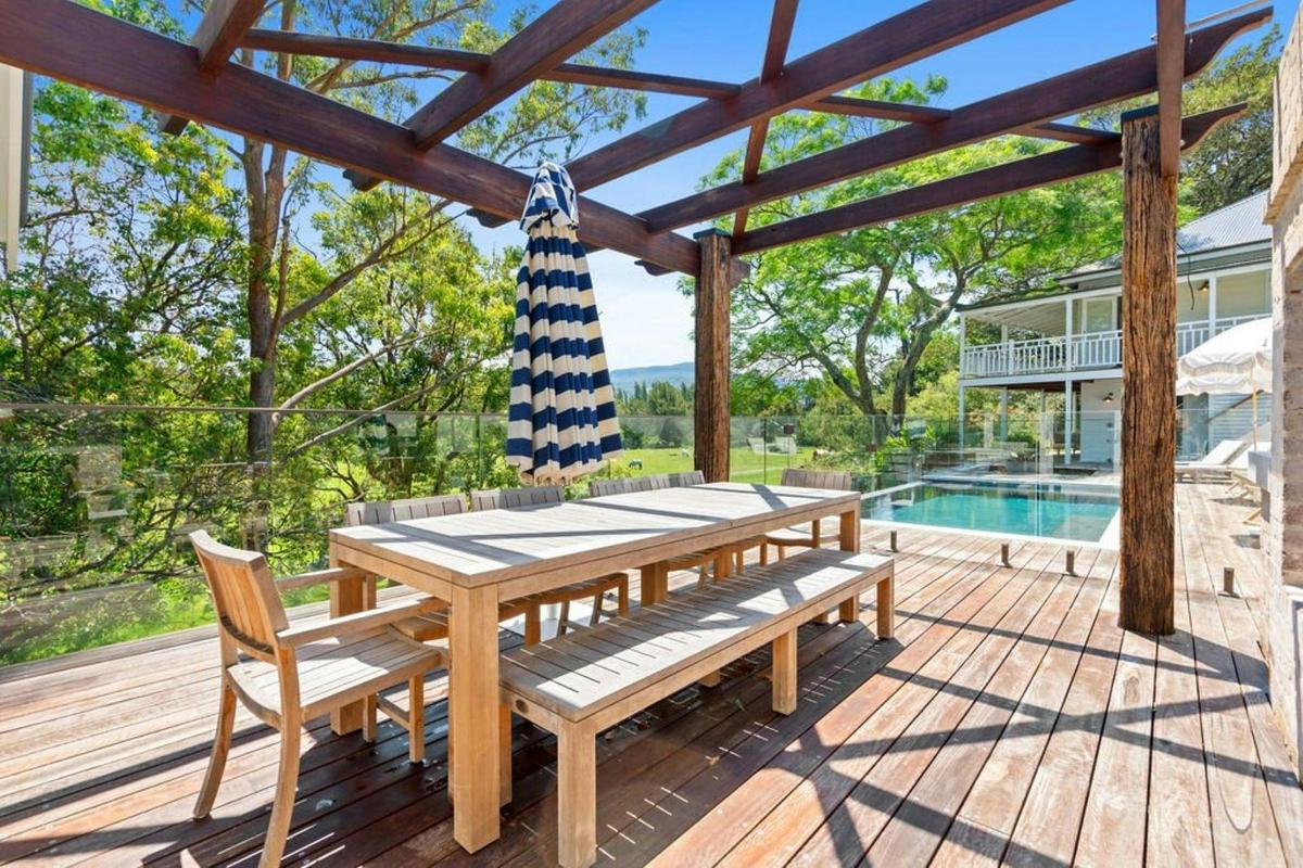 Torrente - Torrente House is designed for families of all shapes and sizes. Huge outdoor areas.