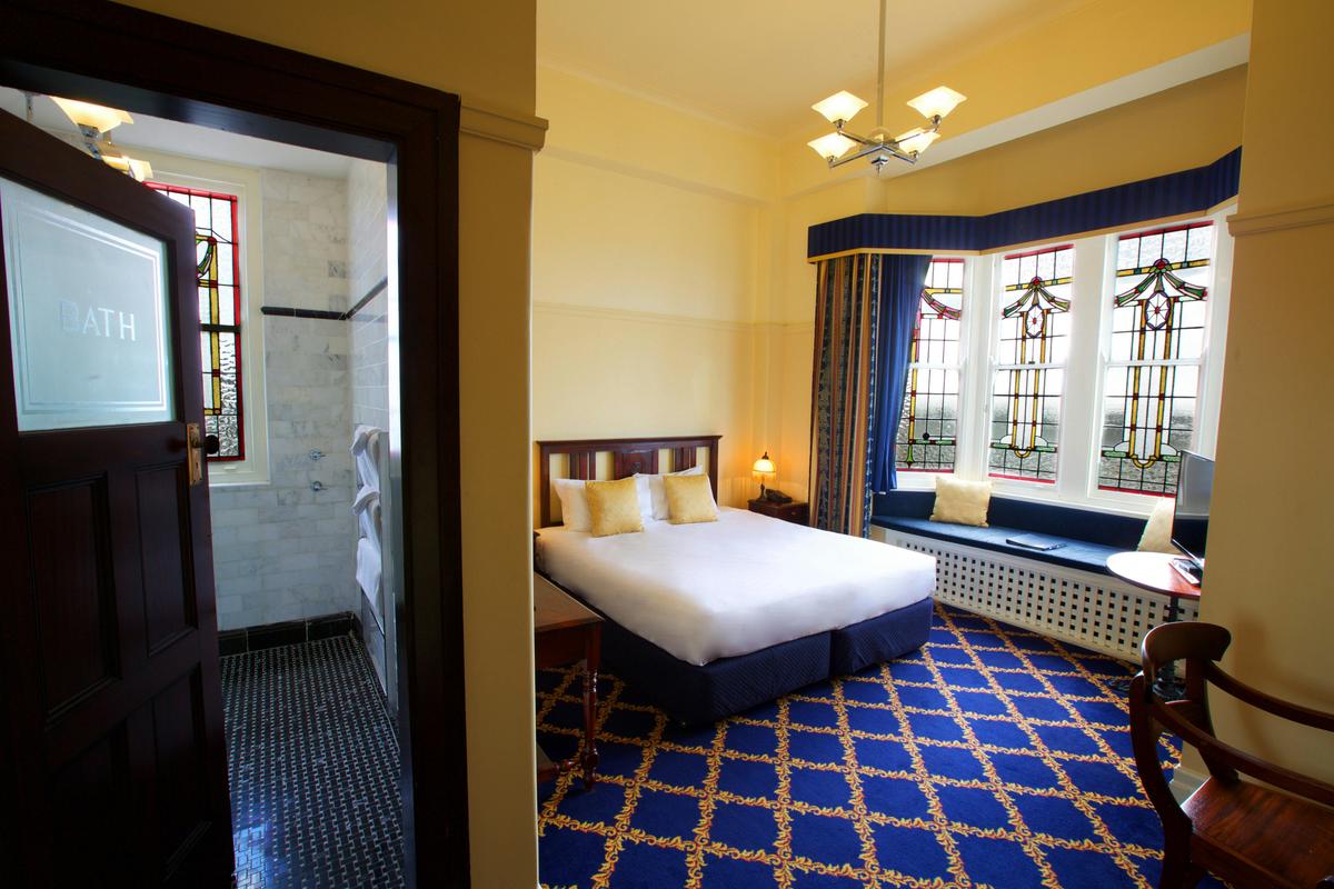 The Carrington Hotel Colonial Room - Standard room with ensuite built in the 1920's