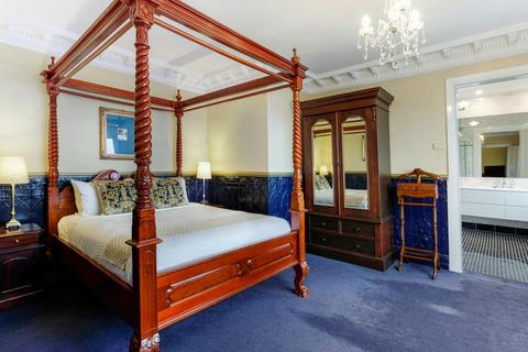 Signature Suite
