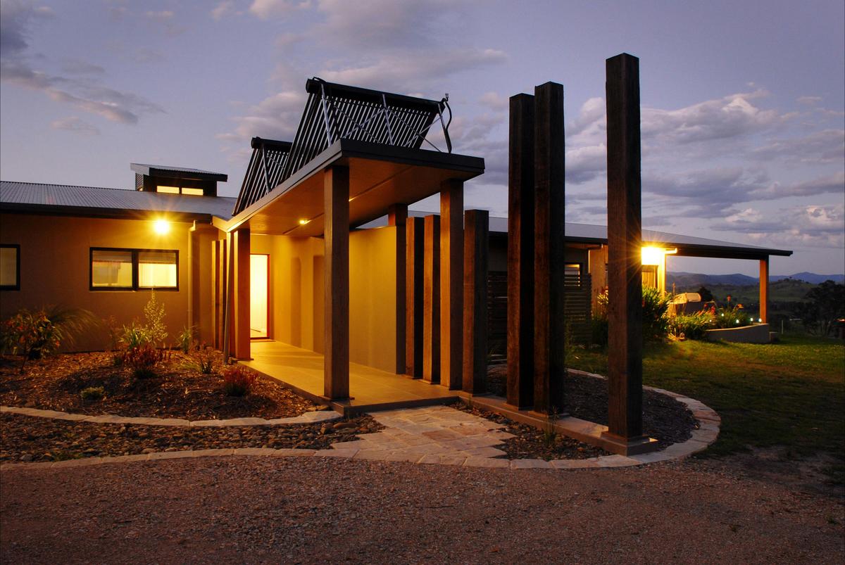 Giant Tallowood Sentinels guard The Ridge's Entry