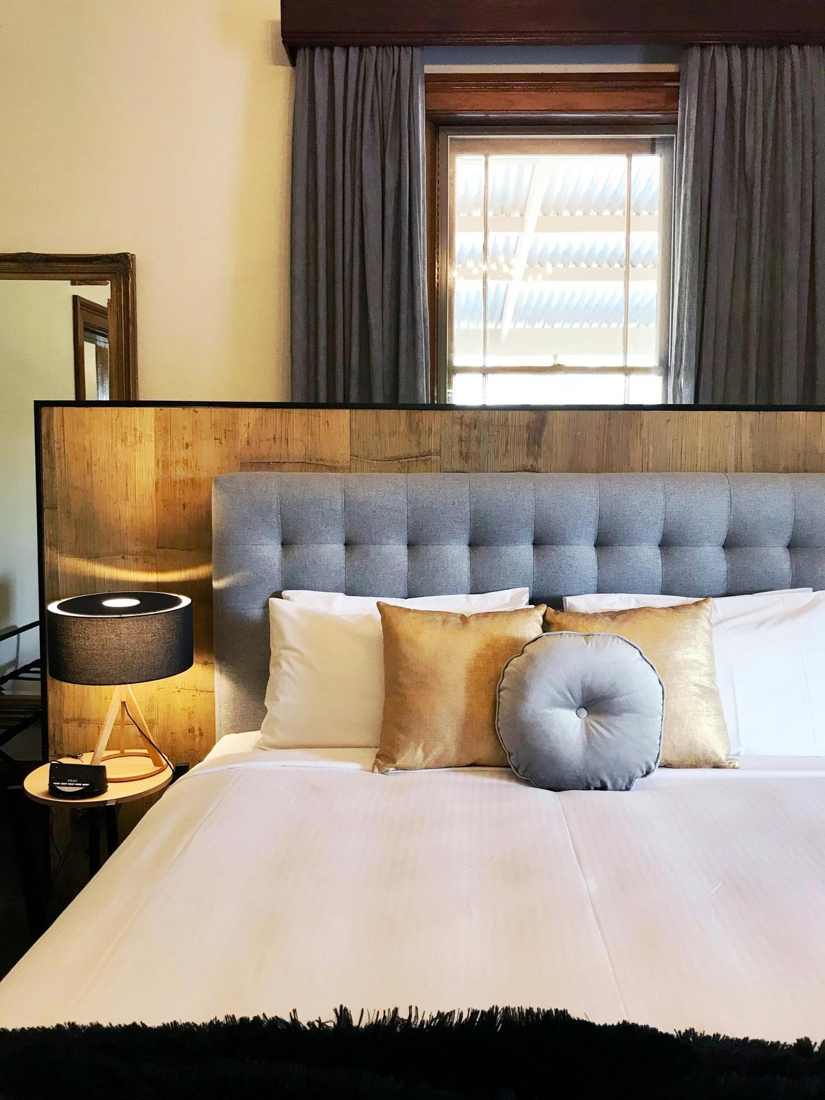 Suite 2/Superior Deluxe King Suite