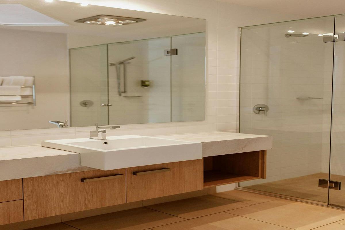 3 bedroom bathroom