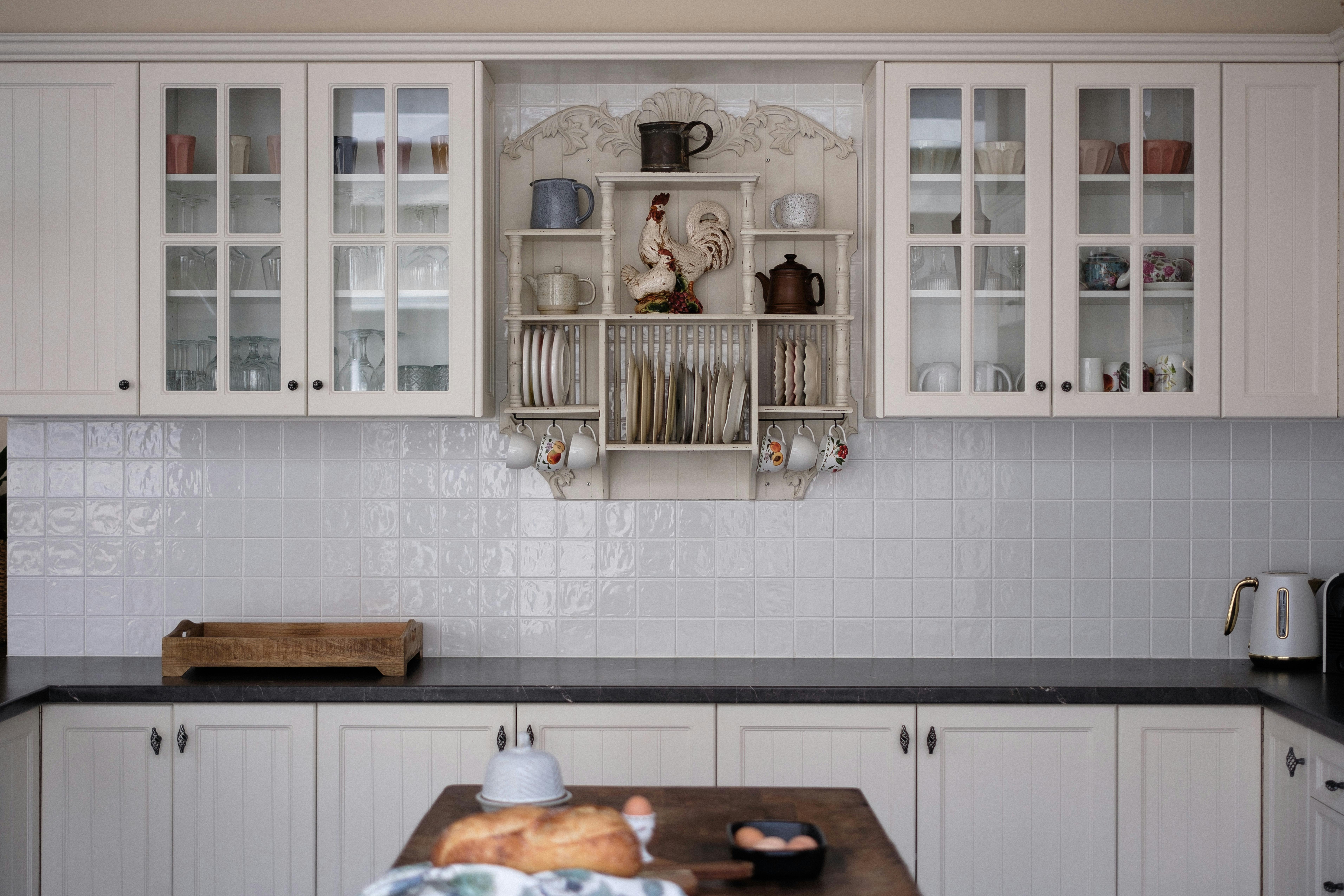 A fully equipped gourmet kitchen