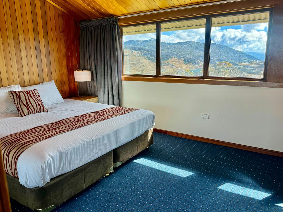 Mountain View King Ensuite Room in summer