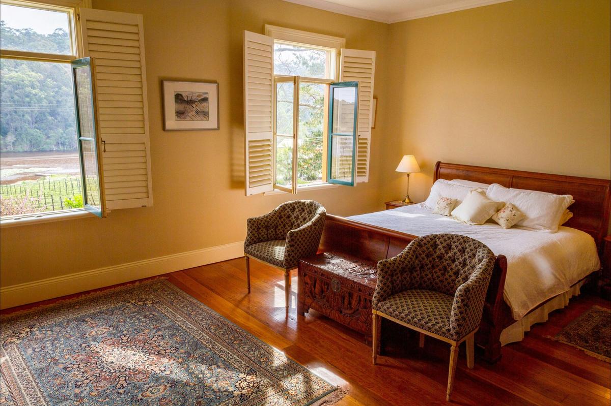 Tizzana Winery Bed and Breakfast - Provincial room