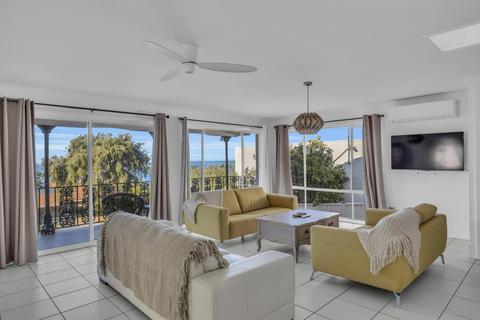 The Pool House in Tura