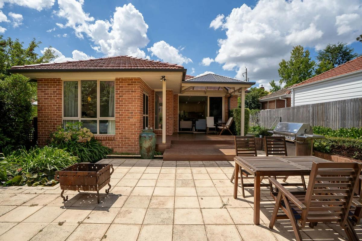 Outdoor patio at Warrendine Dream