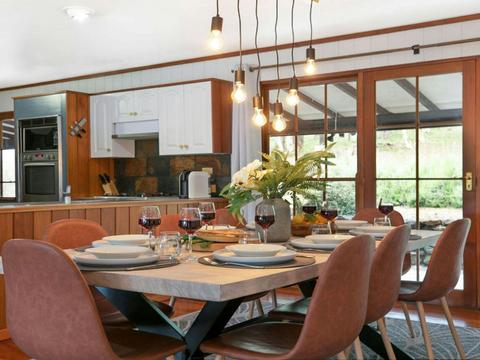 The Burrows of Penrose