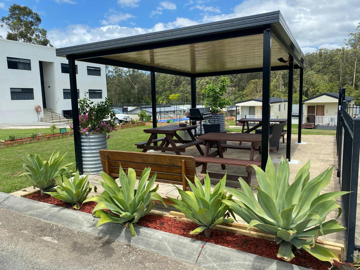 Timbertown Motel - Garden BBQ Area