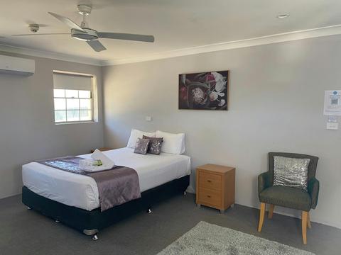 Self Contained Queen Room