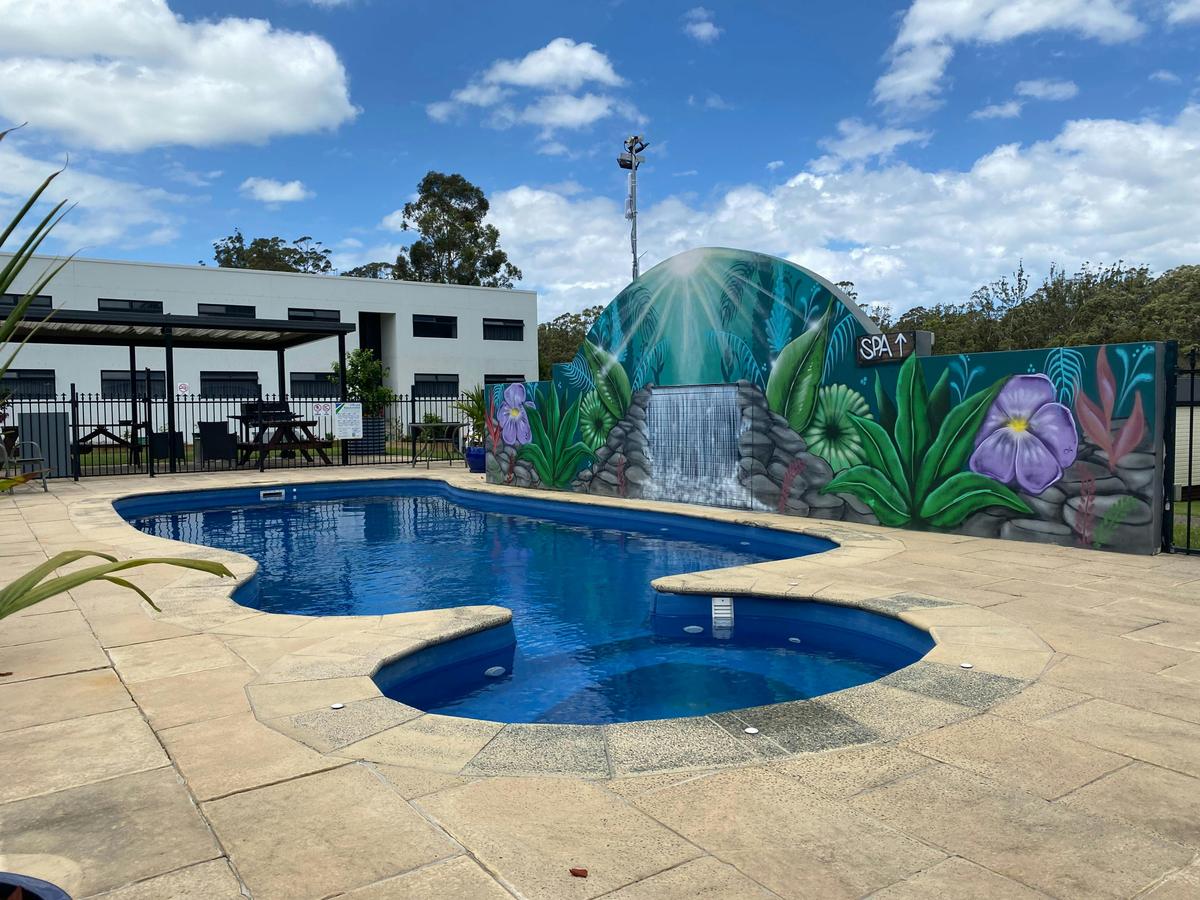 Timbertown Motel - Pool