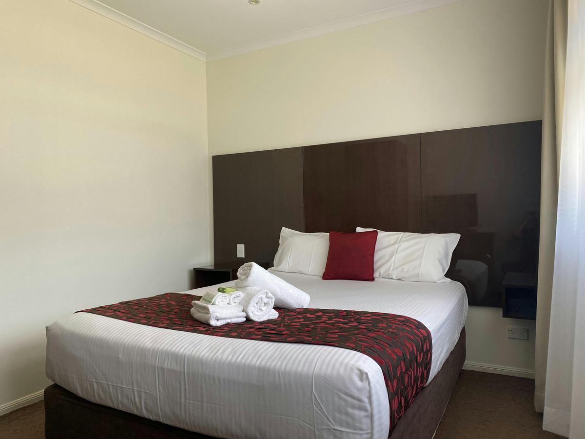 Queen Room - Bedroom Area