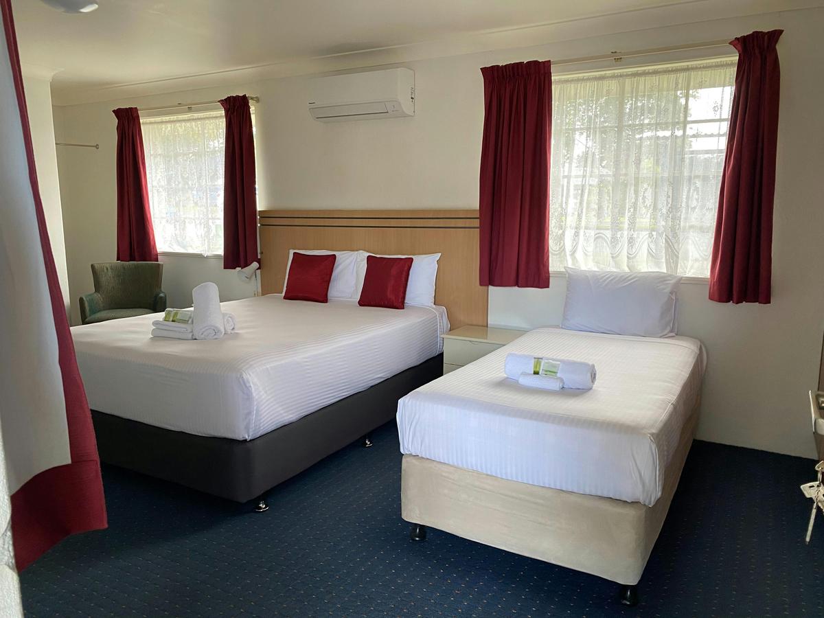 Queen Single (Verandah) Room