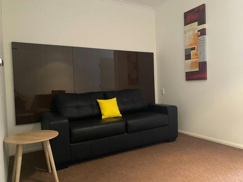 Queen Room - Lounge Area