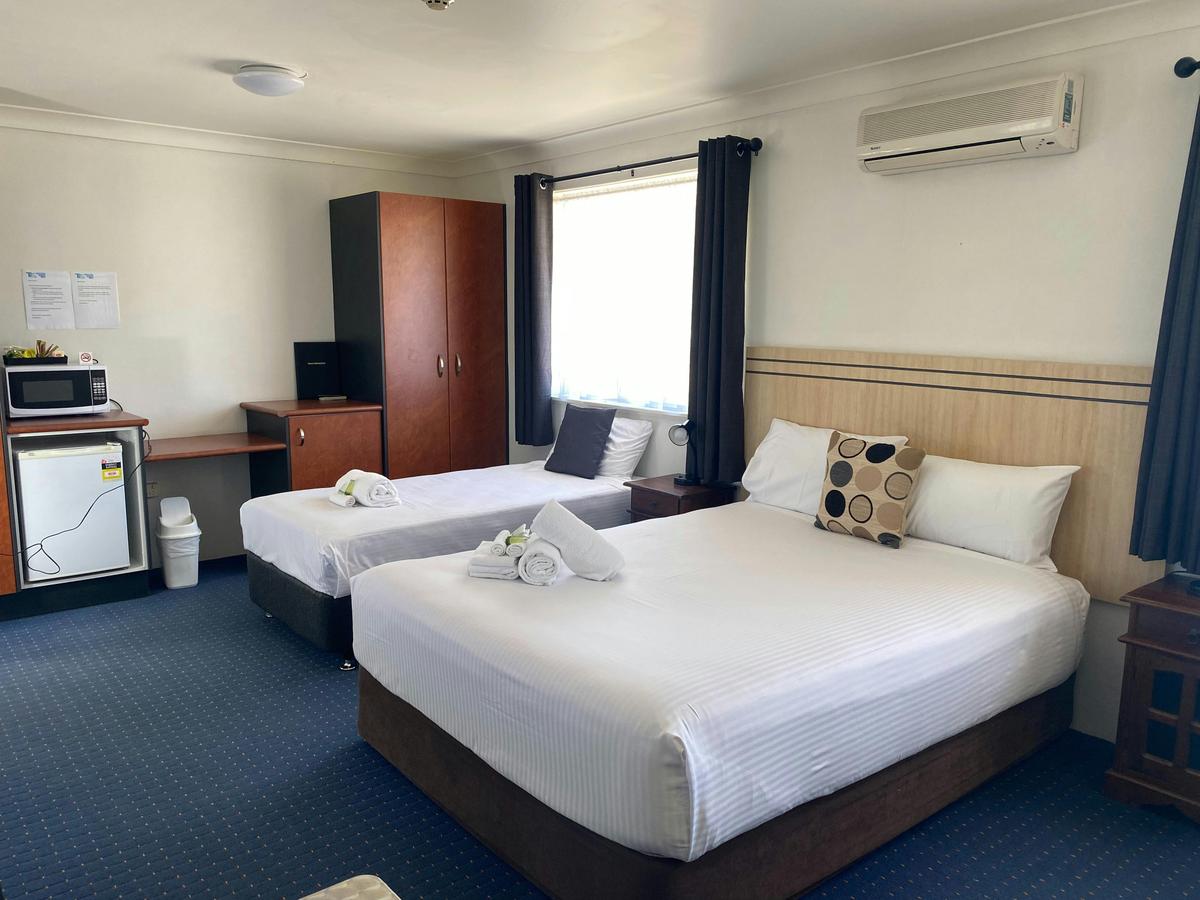 Queen Single (Verandah) Room