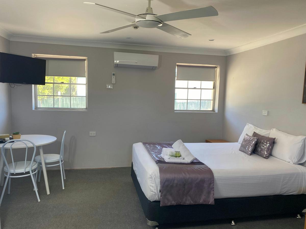 Self Contained Queen Room